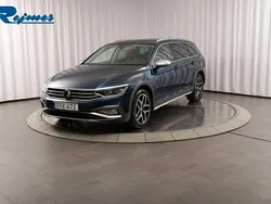 Blå Begagnad 2020 VW Passat Alltrack Kombi | 289 800 kr (Marknadspris)