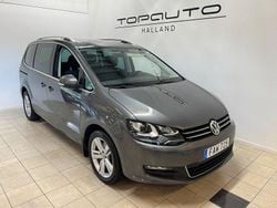 Mörkgrå (grå) Begagnad 2017 VW Sharan Minibuss | 234 800 kr (Marknadspris)