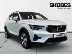 Vit Begagnad 2023 Volvo XC40 Core SUV | 309 900 kr (Marknadspris)