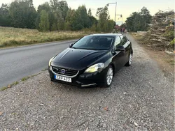 Svart Begagnad 2016 Volvo V40 Momentum Kombi | 115 000 kr (Marknadspris)