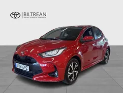 Röd Begagnad 2024 Toyota Yaris Hybrid Active Halvkombi | 264 000 kr (Lite dyr)