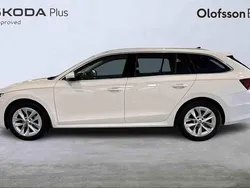 Vit Begagnad 2021 Skoda Octavia Kombi | 249 900 kr (Dyr)
