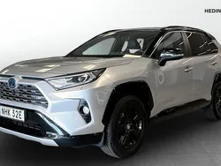 Grå (grey) Begagnad 2019 Toyota RAV4 Hybrid Style SUV | 309 900 kr (Marknadspris)