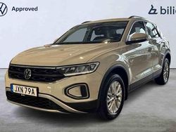 Grå Begagnad 2023 VW T-Roc SUV | 279 900 kr (Marknadspris)
