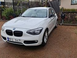 Vit Begagnad 2012 BMW 118 Urban Line Halvkombi | 103 000 kr (Marknadspris)