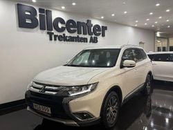 Vit Begagnad 2015 Mitsubishi Outlander SUV | 129 900 kr (Marknadspris)