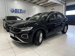 Svart Begagnad 2023 VW T-Roc Life SUV | 239 900 kr (Marknadspris)