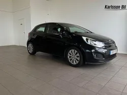 Svart Begagnad 2014 Kia Rio Halvkombi | 74 900 kr (Marknadspris)