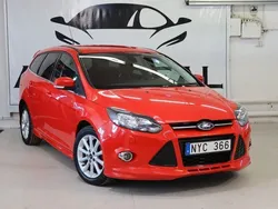 Röd Begagnad 2014 Ford Focus Titanium Kombi | 79 900 kr (Marknadspris)