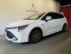 Vit Begagnad 2021 Toyota Corolla Style Kombi | 204 900 kr (Marknadspris)