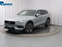 Grå Begagnad 2024 Volvo V60 CC Plus Kombi | 429 900 kr (Marknadspris)