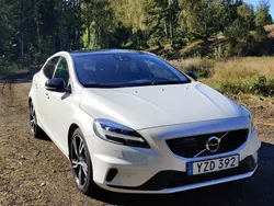 Vit Begagnad 2018 Volvo V40 R-Design Kombi | 244 900 kr (Lite dyr)