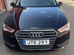 Svart Begagnad 2015 Audi A3 Sportback Attraction Halvkombi | 99 900 kr (Bra pris)