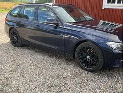 Blå Begagnad 2014 BMW 320 Sport Line Kombi | 90 000 kr (Superpris)