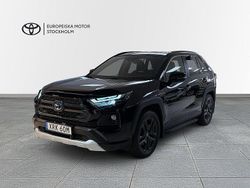 Svart Begagnad 2022 Toyota RAV4 Hybrid SUV | 409 900 kr (Marknadspris)