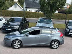Grå Begagnad 2016 Volvo V40 Momentum Kombi | 139 000 kr (Marknadspris)