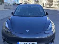 Grå Begagnad 2021 Tesla Model 3 Long Range AWD Sedan | 269 000 kr (Marknadspris)