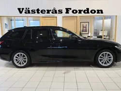 Svart Begagnad 2019 BMW 320 Sport Line Kombi | 289 900 kr (Marknadspris)