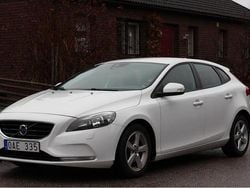Vit Begagnad 2014 Volvo V40 Halvkombi | 69 000 kr (Marknadspris)