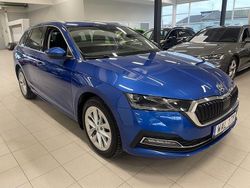 Race blue metallic Begagnad 2023 Skoda Octavia Style Kombi | 299 000 kr (Bra pris)