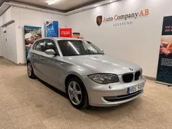 Ljusgrå (grå) Begagnad 2009 BMW 118 Advantage Halvkombi | 44 900 kr (Marknadspris)