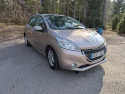 Grå Begagnad 2012 Peugeot 208 Halvkombi | 48 000 kr (Marknadspris)