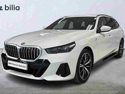 Vit Begagnad 2025 BMW 530e Kombi | 609 900 kr