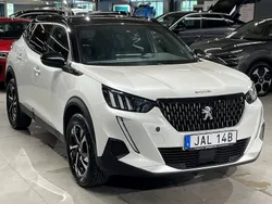 Vit Begagnad 2023 Peugeot 2008 GTi SUV | 239 900 kr (Marknadspris)
