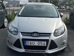 Grå Begagnad 2013 Ford Focus Titanium Kombi | 22 900 kr