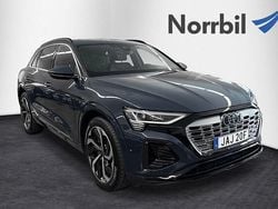 Blå Begagnad 2023 Audi Q8 e-tron S-Line SUV | 729 000 kr (Dyr)