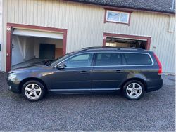 Grå Begagnad 2016 Volvo V70 Momentum Kombi | 160 000 kr (Marknadspris)