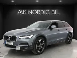 Grå Begagnad 2017 Volvo V90 CC Momentum Kombi | 284 900 kr (Marknadspris)