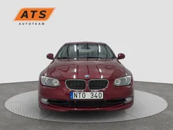 Röd Begagnad 2011 BMW 330 Comfort Edition Sportkupé | 119 900 kr (Marknadspris)