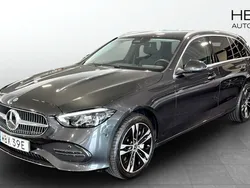 Grå (grey) Begagnad 2024 Mercedes C300e Kombi | 509 900 kr (Marknadspris)