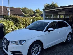 Vit Begagnad 2013 Audi A3 Sportback Attraction Halvkombi | 69 000 kr (Superpris)
