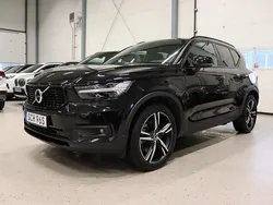 Svart Begagnad 2020 Volvo XC40 R-Design SUV | 329 400 kr (Marknadspris)