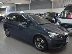 Grå Begagnad 2015 BMW 220 Sport Line Minibuss | 179 900 kr (Dyr)