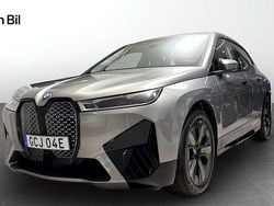 Grå Begagnad 2024 BMW iX SUV | 569 900 kr (Marknadspris)