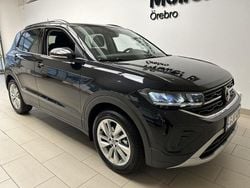 Svart (deep black pearl) Ny 2025 VW T-Cross Life SUV | 342 600 kr (Lite dyr)