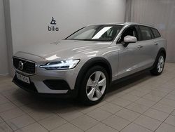 Silver Begagnad 2023 Volvo V60 CC Core Kombi | 359 900 kr (Marknadspris)