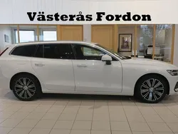 Vit Begagnad 2021 Volvo V60 Momentum Kombi | 289 900 kr (Marknadspris)
