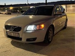 Vit Begagnad 2011 Volvo V50 Momentum Kombi | 50 000 kr (Marknadspris)
