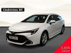 Super white (040) Begagnad 2023 Toyota Corolla Plus Kombi | 309 000 kr (Marknadspris)