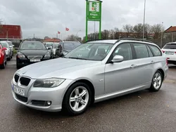 Ljusgrå (grå) Begagnad 2009 BMW 318 Comfort Edition Kombi | 82 900 kr (Marknadspris)
