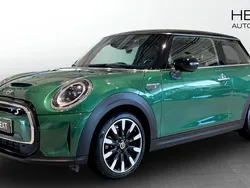 Grön (green) Begagnad 2022 Mini Cooper SE Halvkombi | 218 700 kr (Bra pris)
