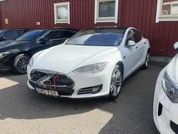 Vit Begagnad 2014 Tesla Model S Sedan | 149 000 kr