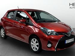 Röd Begagnad 2014 Toyota Yaris Halvkombi | 99 900 kr (Marknadspris)