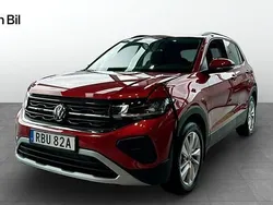 Röd Ny 2025 VW T-Cross Life SUV | 329 200 kr (Marknadspris)