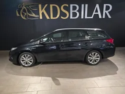 Svart Begagnad 2014 Toyota Auris Touring Sports Executive Kombi | 145 000 kr (Marknadspris)
