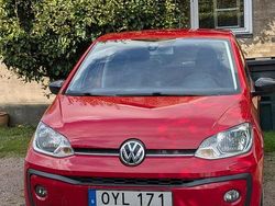 Röd Begagnad 2017 VW up! high up! Halvkombi | 65 000 kr
